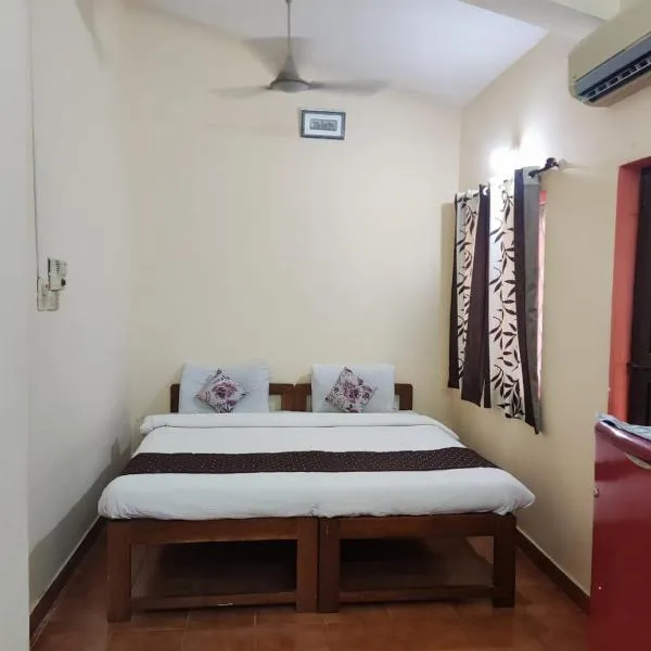 Camrose Guest House, hotel v destinaci Candolim
