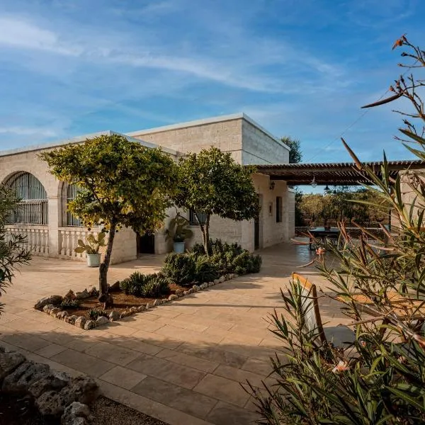 VILLA OSTUNI ONE mit Pool, Gästehaus & Glamping, ξενοδοχείο σε Ostuni