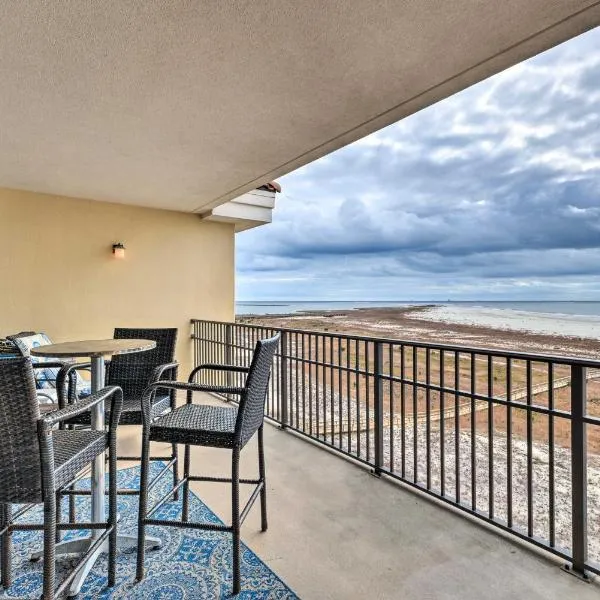 Beachfront Dauphin Island Condo Pool Access!, hotel in Dauphin Island