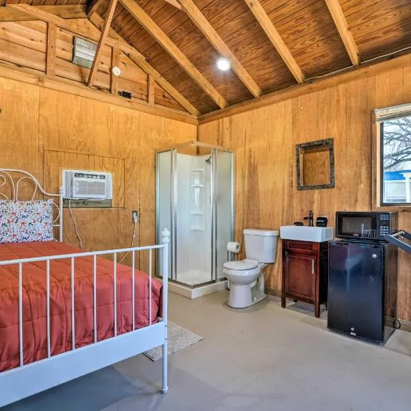 Waterfront Studio with Fire Pit on Lake Dunlap!, hotel in New Braunfels