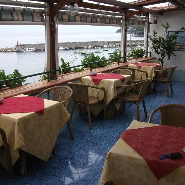 Holidays Baia D'Amalfi, hotell i Amalfi