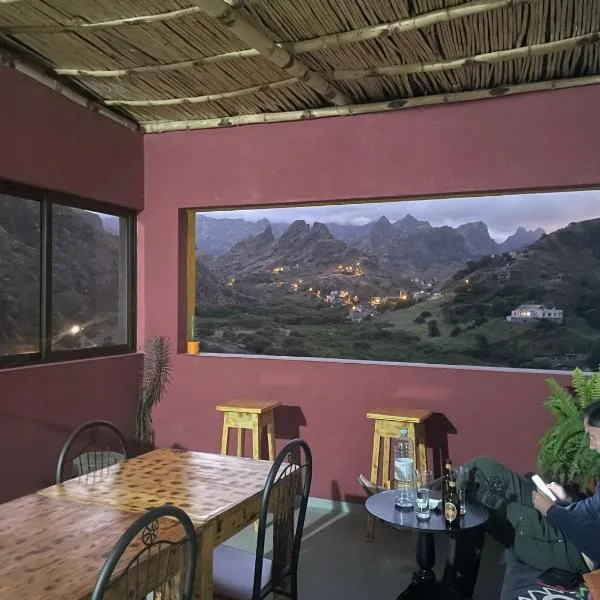 Casa Familiar Pôr do Sol, hotel v destinaci Ribeira Grande