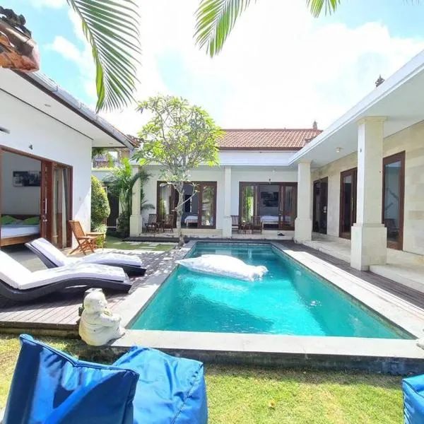 Villa Madalena 4BR Family Villa w Pool Walk to best Beach & Cafe, hotel in Canggu