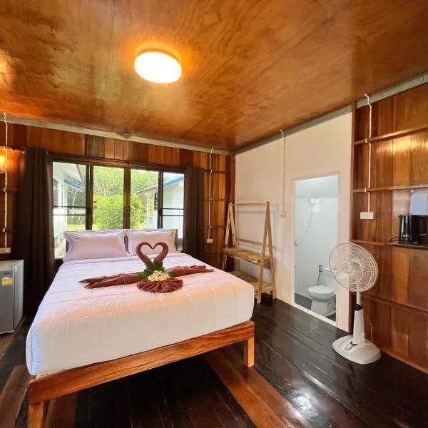 Koh Jum Paradise Resort, hotel em Ko Jum