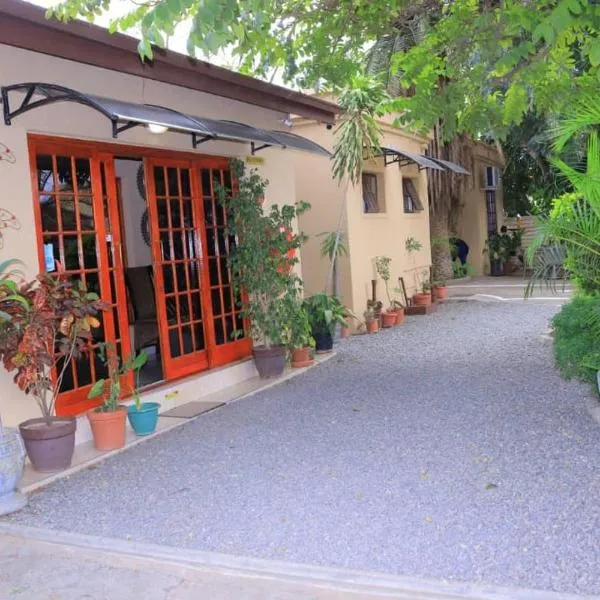 Crown Bed & Breakfast, hotel in Francistown