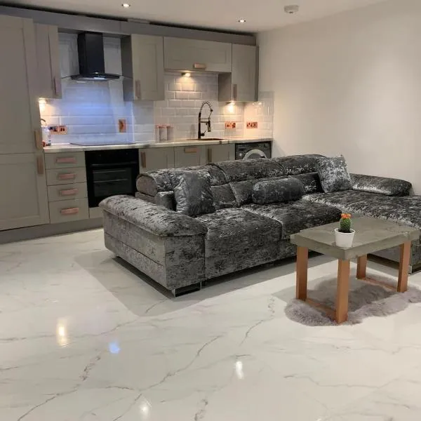 Lavish The Marble Apartment, Hotel in Bury Saint Edmunds