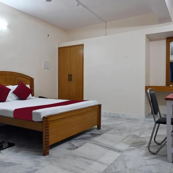 The Clovers Inn Boring Road, hotel in Patna