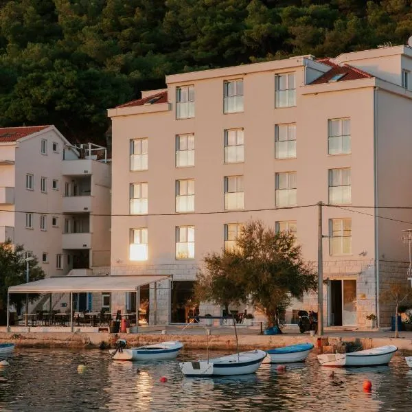 Hotel Pleter, hotel v Omise