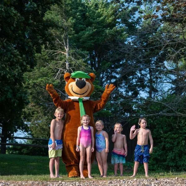Yogi Bear's Jellystone Park Camp-Resort Wisconsin Dells, hotel in Wisconsin Dells