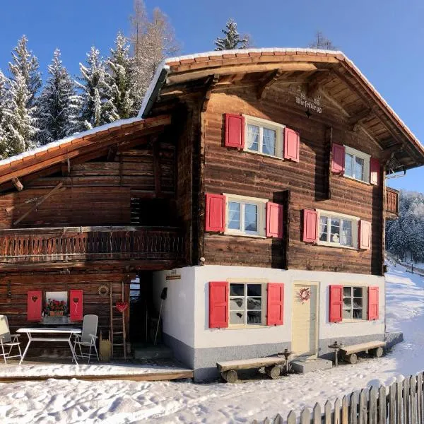 Sonniges Chalet Arosa für 6 Pers alleinstehend mit traumhaftem Bergpanorama, hotell i Langwies