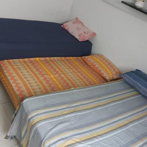 Apto em Enseada, 200 metros praia - 2 quartos com ar condicionado - 6 hospedes - Foto 2