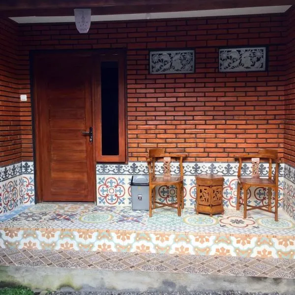 Raditya Homestay, ξενοδοχείο σε Mambat