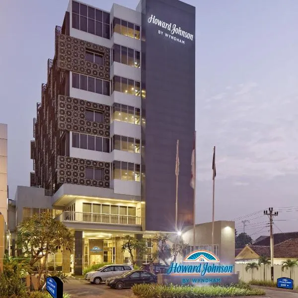 Howard Johnson By Wyndham Pekalongan: Pekalongan şehrinde bir otel