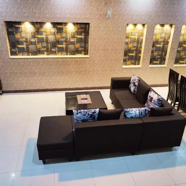 Fully Serviced Holiday Home Near Lahore Ring Road, hotel v destinaci Lahore