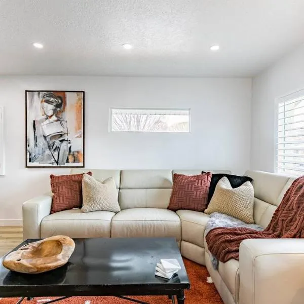 Modern Rustic Stay with Hot Tub near Downtown, hotel in Salt Lake City