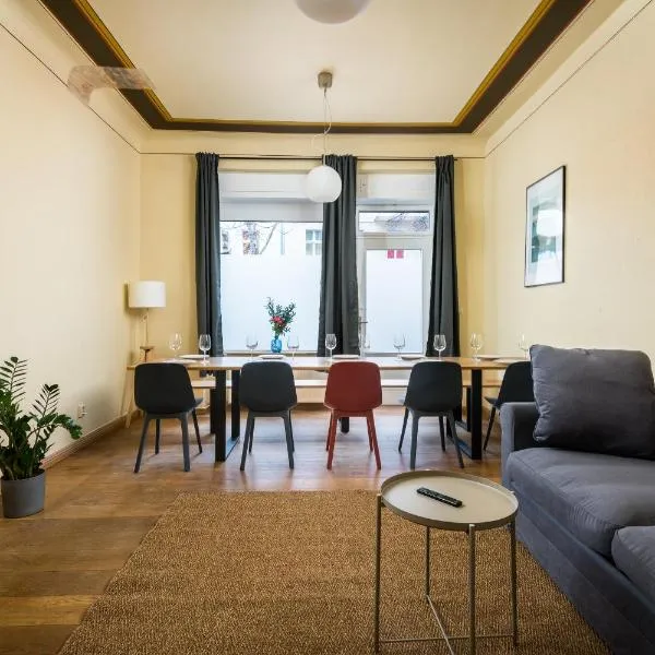 Super Zentral super schöner Altbau in Moabit Rostockerstraße im Herzen von Berlin für bis zu 6 Personen, hotel en Berlín