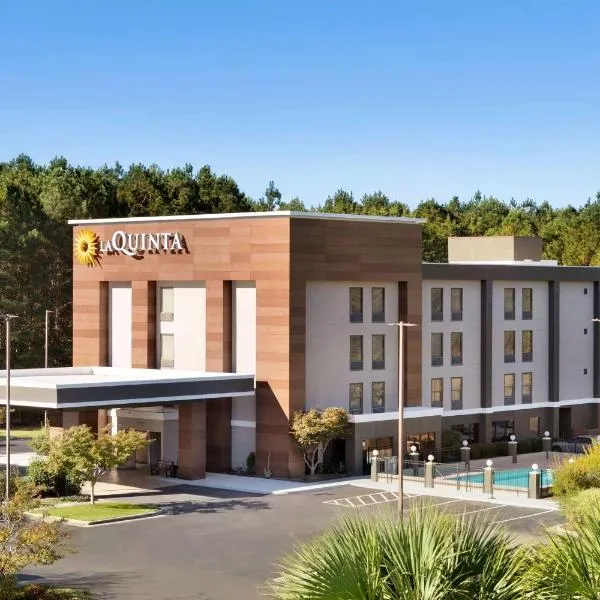 La Quinta Inn & Suites by Wyndham Selma/Smithfield I-95, hotel di Kenly