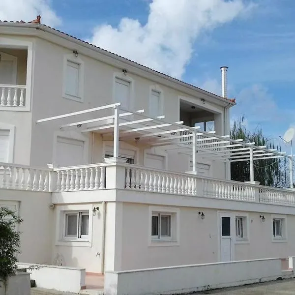 Traditional apartment in nature, hotel in Kouvaláta