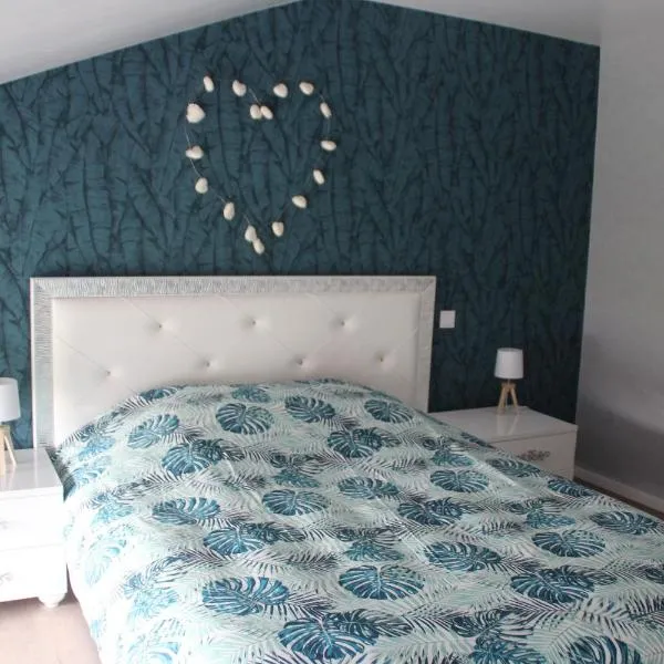 Gîte le Corbeau, hotel em Girondelle