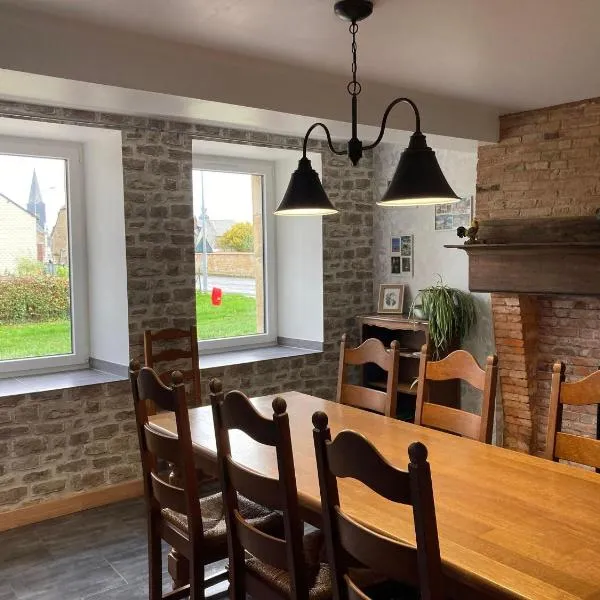 Gîte le Corbeau, хотел в Girondelle
