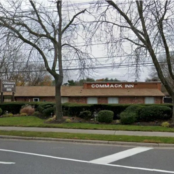 Commack Inn, hotel v destinaci Commack