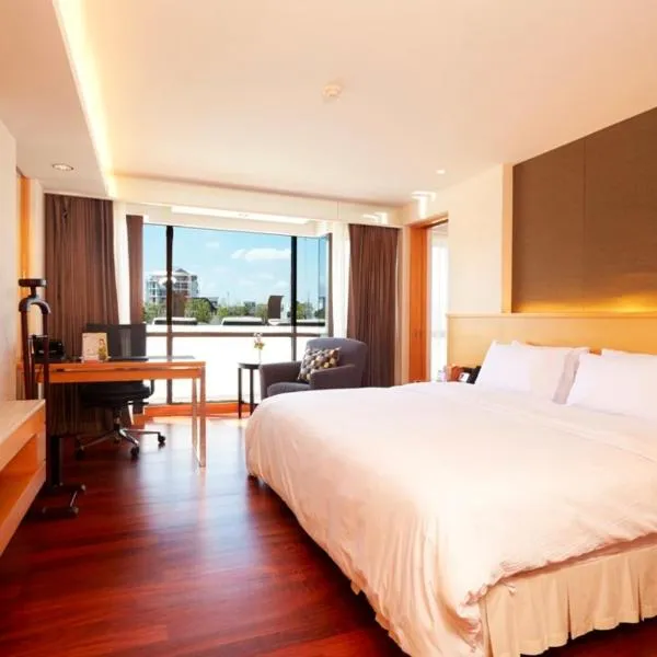 Lao Plaza Hotel: Vientiane şehrinde bir otel