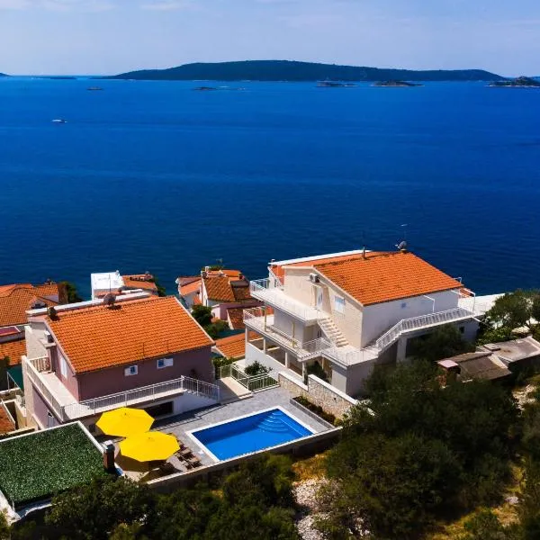 Apartments Care, hotel v destinaci Okrug Donji