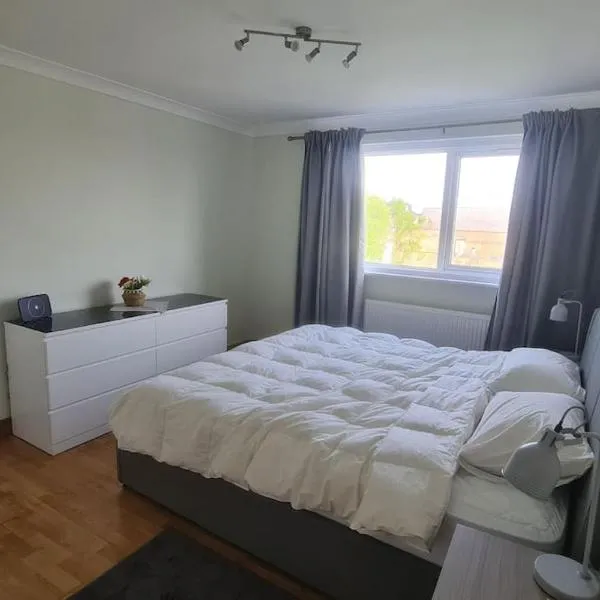 Bright & Lovely & apartment, hotel di Whetstone