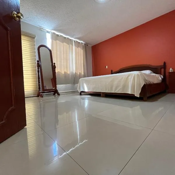 BEAUTIFUL PRIVATE HOUSE in the downtown with 3 floors, Hotel in El Cuatro