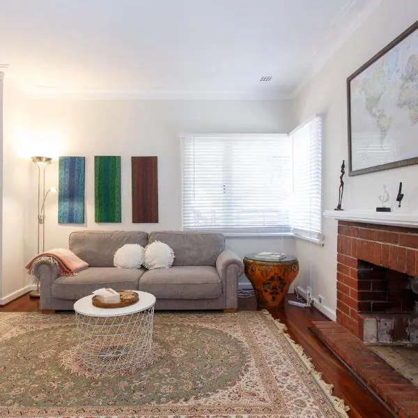 Home Away - 2 Bedroom Cottage, hotel in Bicton