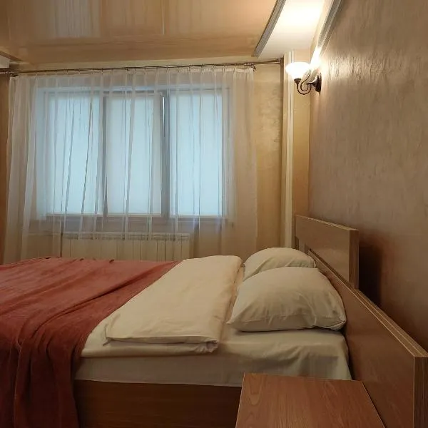 Затишна студія біля центру, hotel in Luts'k
