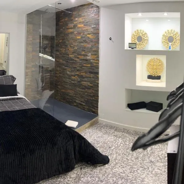 Modern Room with Indoor Shower Near the River - Quarto Moderno com Duche interior Próximo da Ribeira, hotel v destinaci Vila Nova de Gaia