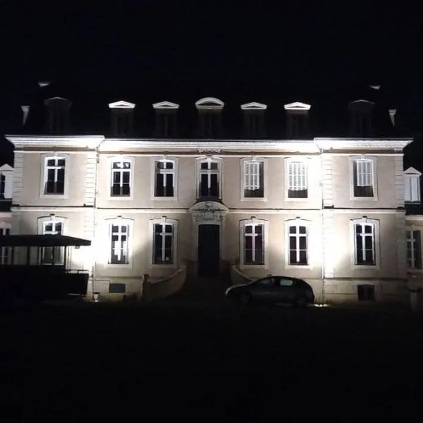 Château de la Bouchatte chambre les Roses, hotel di Chazemais