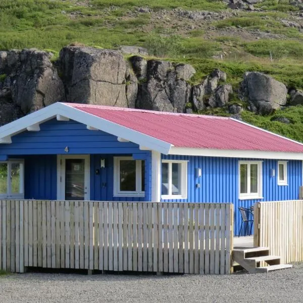 Hvammur 4 with private hot tub (Fagurgali), hotel v destinaci Drangsnes
