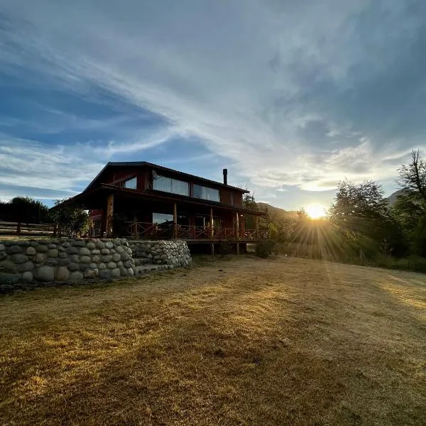Las Liebres Casa de Montaña, ξενοδοχείο σε El Hoyo