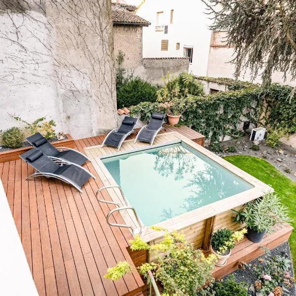 Chambres d'hôte le Cèdre lezoux, hotel v destinaci Lezoux