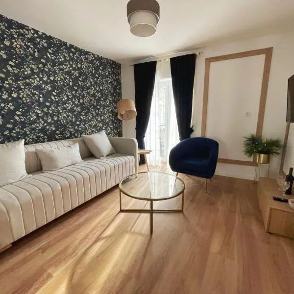 Lungomare Apartments, hotel in Petrovac na Moru