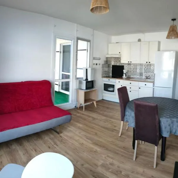 APPARTEMENT AVEC TERRASSE SUR LE PORT, hotel in Fécamp