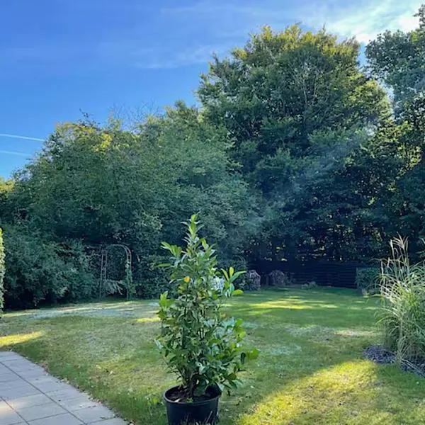 Cozy private annex near bathing lake and 30 min. from Copenhagen, hotel v destinaci Slangerup
