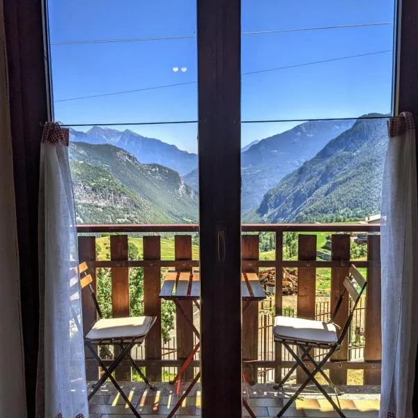 Alpine Vista Villa Hardaker 4 bedrooms Torgnon, hotel v destinaci Torgnon