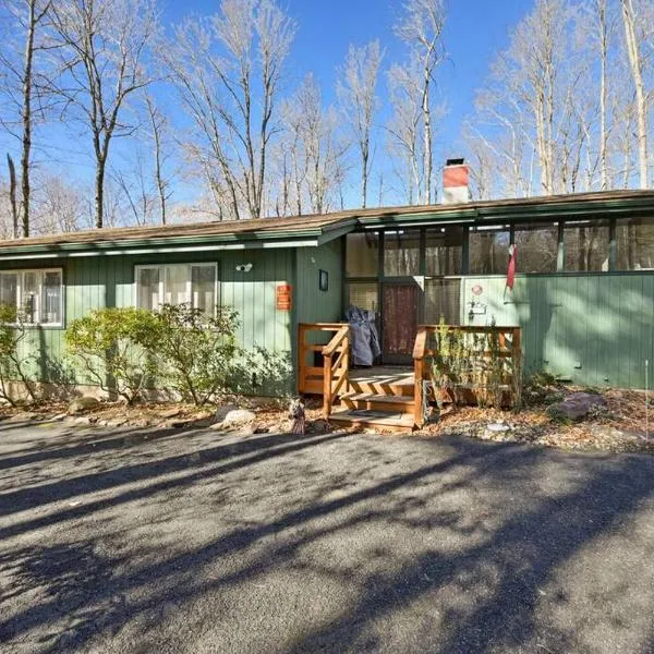 Pocono Pines, Lake Naomi 4 bedrooms, 2 full bath, hotel v destinaci Pocono Pines
