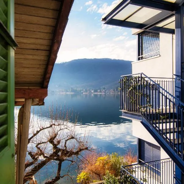 Mansarda Verde by Quokka 360 - cosy attic apartment with lake view, hotel en Ponte Tresa