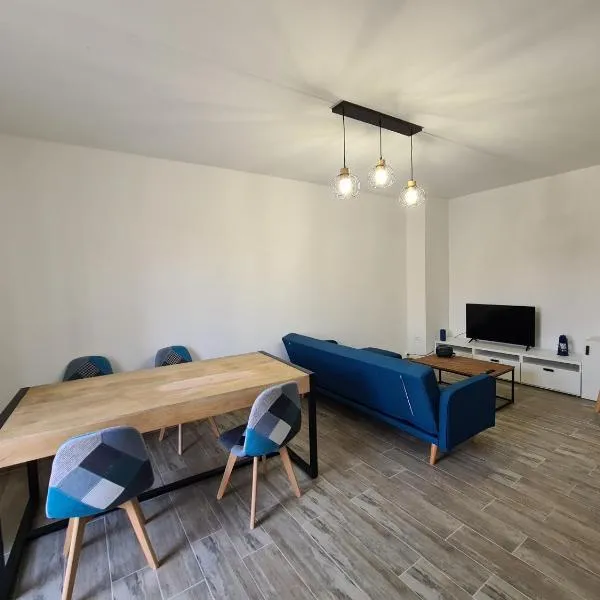 Appartement rénové indépendant avec garage au centre du village, hotel v destinaci Saint-Florent