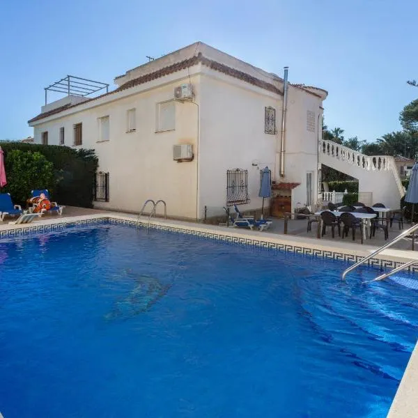 5 bedroom Villa private pool, hotel v destinaci Playa Flamenca