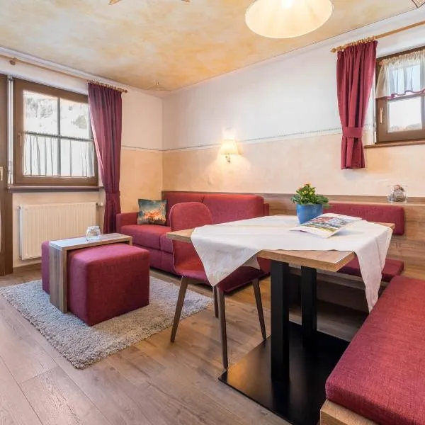 Haus zur Vogelweide App 4, hotel v destinaci Dobbiaco