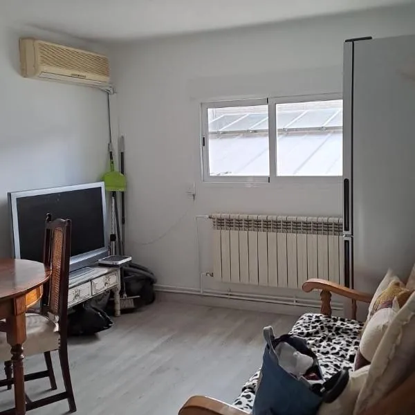 Habitaciones en apartamento compartido de Pozuelo de Alarcón, hotel in Pozuelo de Alarcón