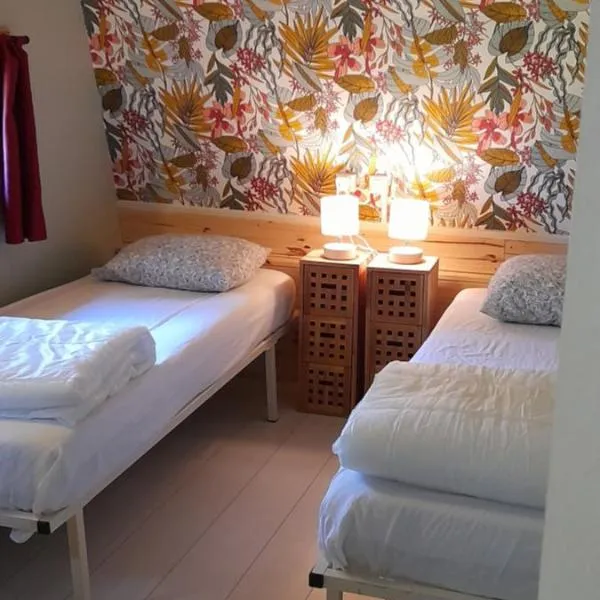 Cabane randonneur au camping, hotel v destinaci Camurac