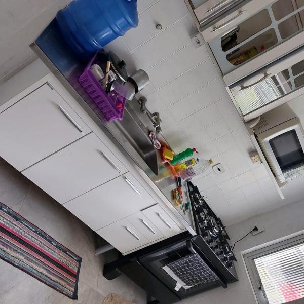 Apto em Enseada, 200 metros praia - 2 quartos com ar condicionado - 6 hospedes - Foto 4