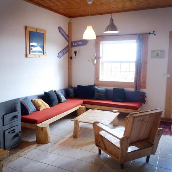 A Barraka: rent your room in Flores!, hotel in Lajes das Flores