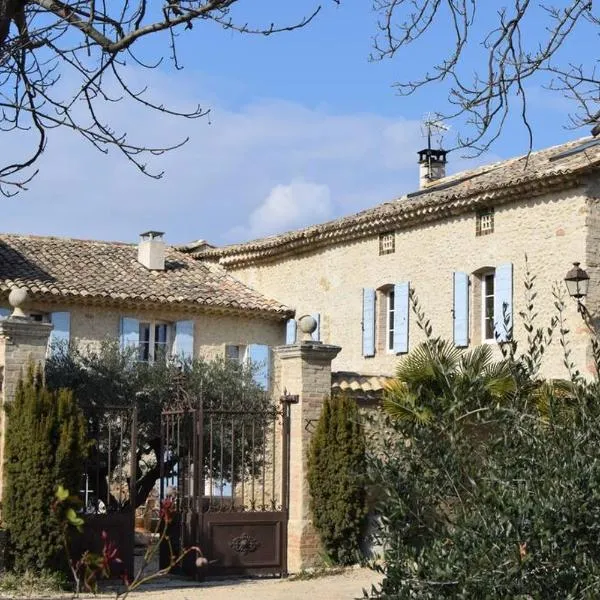 Gîte L'Olivier - La Roseraie du Val'Ensoleillé, khách sạn ở Valensole
